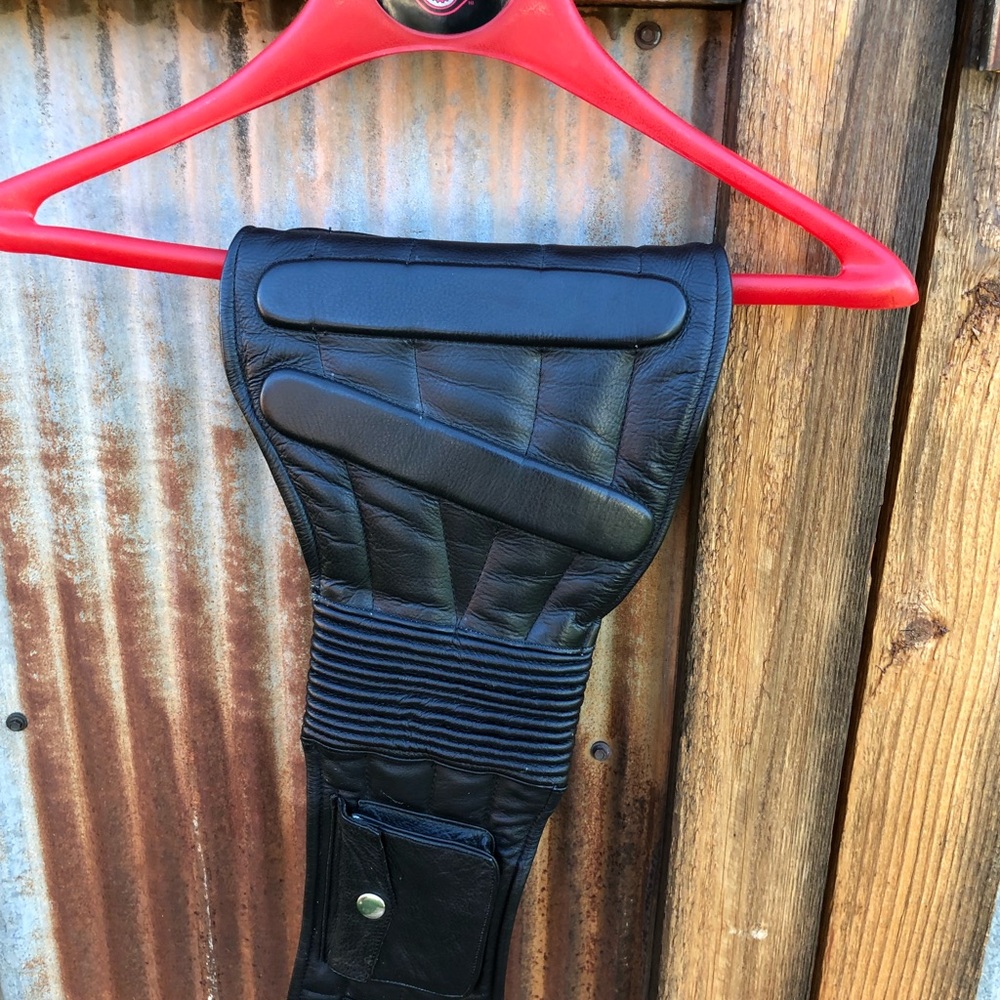 Men’s leather kidney belt